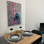 Au Pissarro شقة *